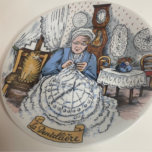 French Ceramique Decorative Plate NEM Plate “La Dentelliere” (The Lacemaker) 9" - Picture 4 of 9